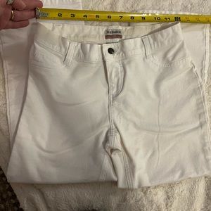 White capris!! stretchy jean!! Excellent condition! Never worn!!